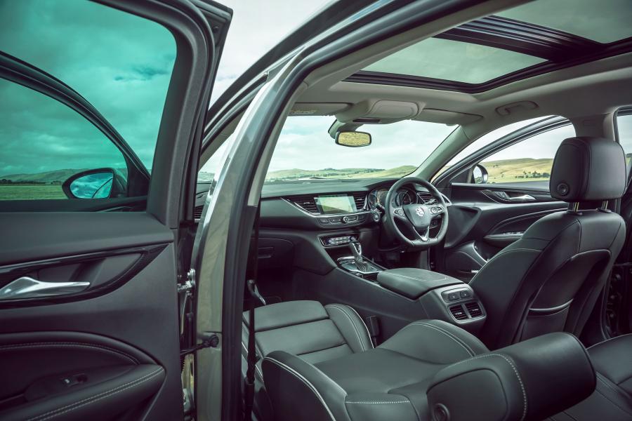Интерьер Holden Calais V Tourer (ZB) 2018 года  (фото 12 из 42)
